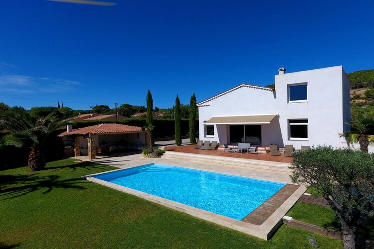 Mooie villa in Lorgues met verwarmd privézwembad