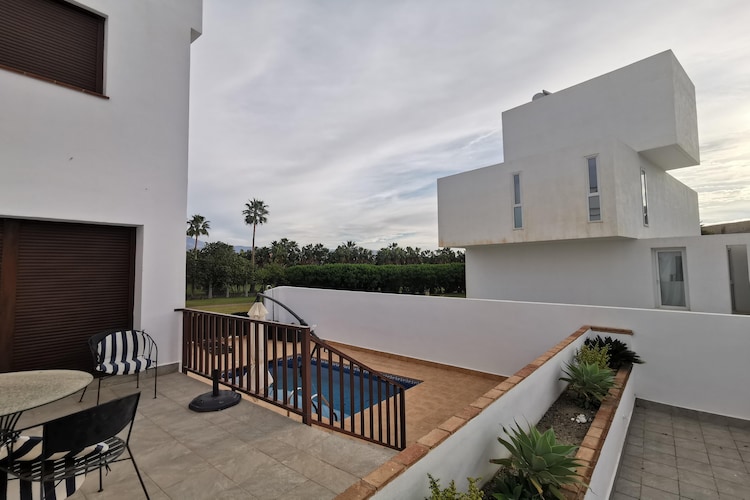 villa met privézwembad dicht bij het strand