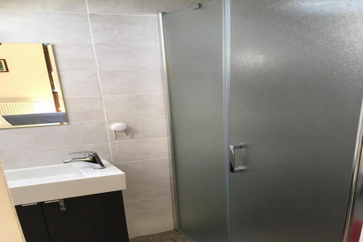 Guesthouse Family Bosnic - Duplex Family Room with Balcony - Gallery - 2-Badkamer