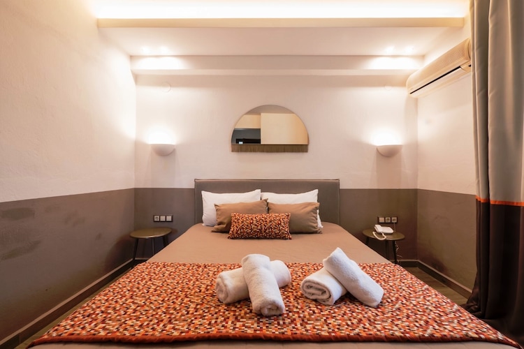 Ground floor: (Kitchenette(hob(2 ring stoves, ceramic), fridge), Living/bed room(double bed, TV(satellite)), bathroom(shower, toilet))\n\nReception, Play area, balcony, garden(shared with other guests), garden furniture, parking, air conditioning(paid), swimming pool(shared with other guests, outside, including part for children (depth 50cm)), table tennis table(shared with other guests), baby crib(free)