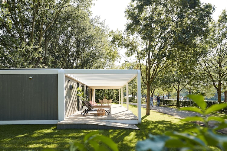 Modern vakantiehuis met twee badkamers, op een vakantiepark in Limburg