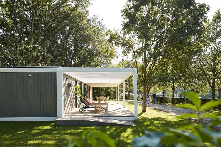 Modern vakantiehuis met twee badkamers, op een vakantiepark in Limburg