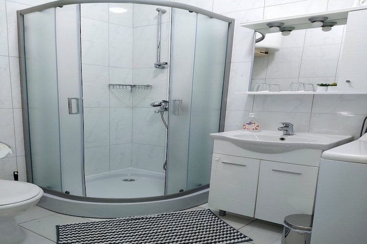 Apartment Dream - One Bedroom Apartment-Badezimmer