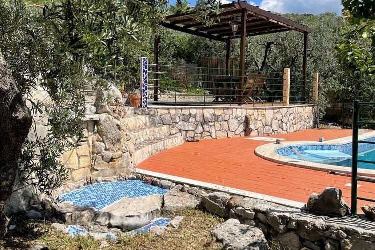 Fantastische villa met privézwembad in Sonnino