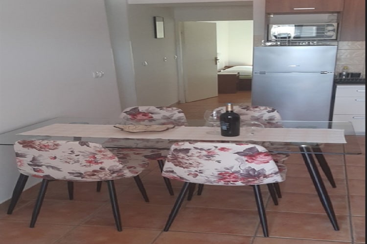 Apartments Snjezana - One Bedroom Apartment with Balcony and Sea View