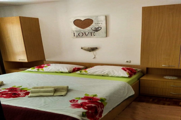 Apartments Snjezana - Two Bedroom Apartment with Balcony and Sea View