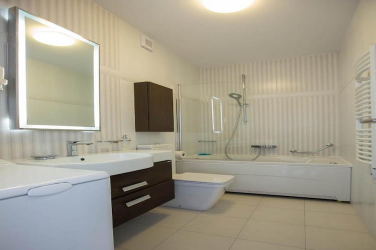 4B Apartments - Two Bedroom Apartment with Balcony A1-Badkamer