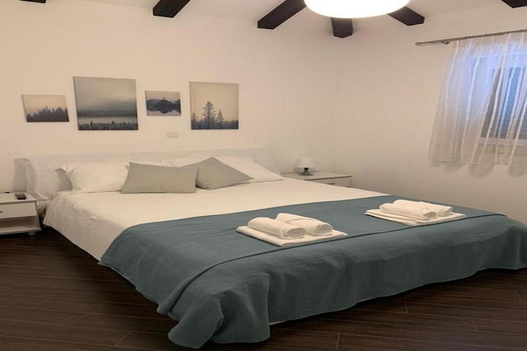 Apartmá 4B Apartments - One Bedroom Apartment with Terrace