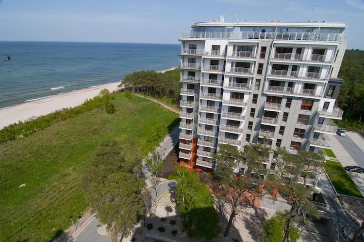 A comfortable duplex apartment for 4 people with a sea view, a fireplace and a large balcony. It has a fully equipped kitchenette and a seating area. The apartment is located on the top 10th floor of an apartment building in DziwnÃ³wek. Top location, central location. The distance to the beach is only 100 meters.