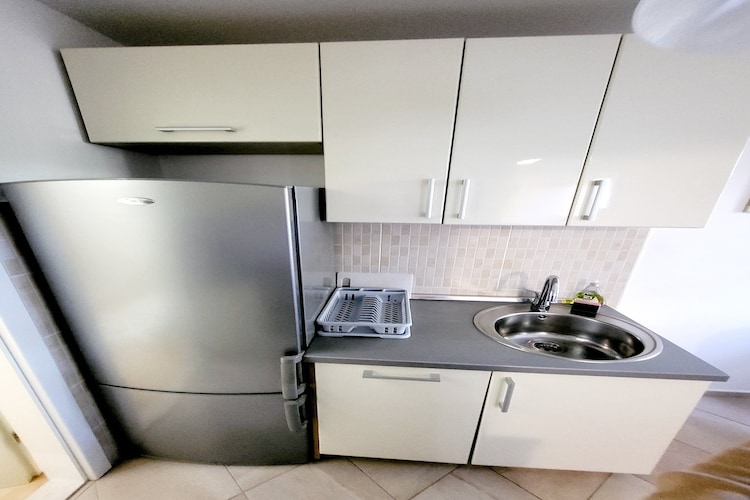 Green Terrace Apartment I - Studio Apartment with Terrace-Keuken