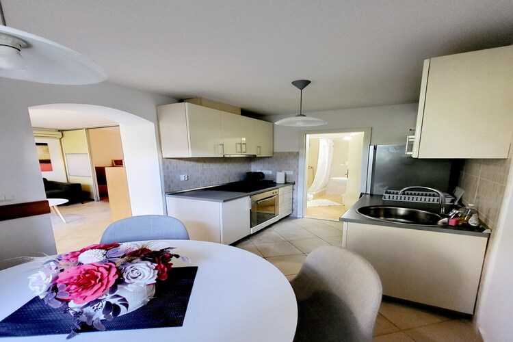 Green Terrace Apartment I - Studio Apartment with Terrace-Keuken