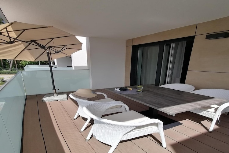 Apartment de luxe am Strand von Rewal-Terrasbalkon