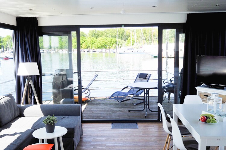   Hausboot Family & Friends mit Hund LP 8 / 3 Person
