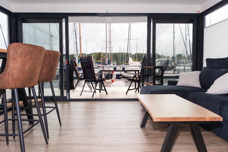   Hausboot Family & Friends mit Hund LP 10 / 1-2 Per