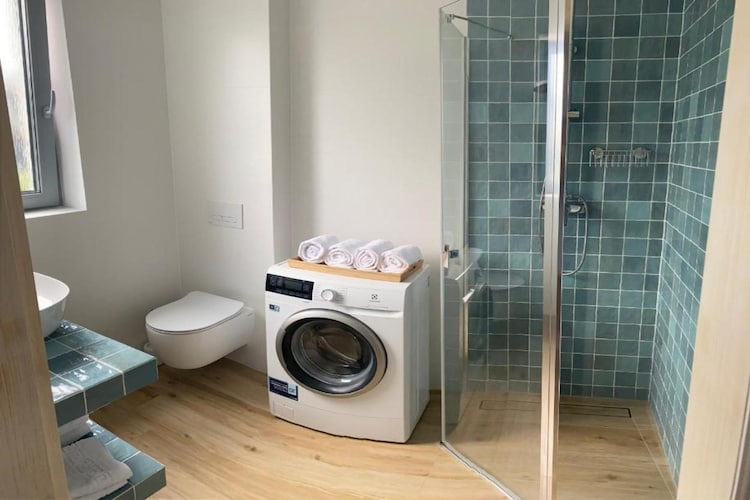 Apartament sobota-sobota dla max 5 osób Grzybowo-Bathroom