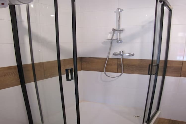 Parterowy domek drewniany w Rynie