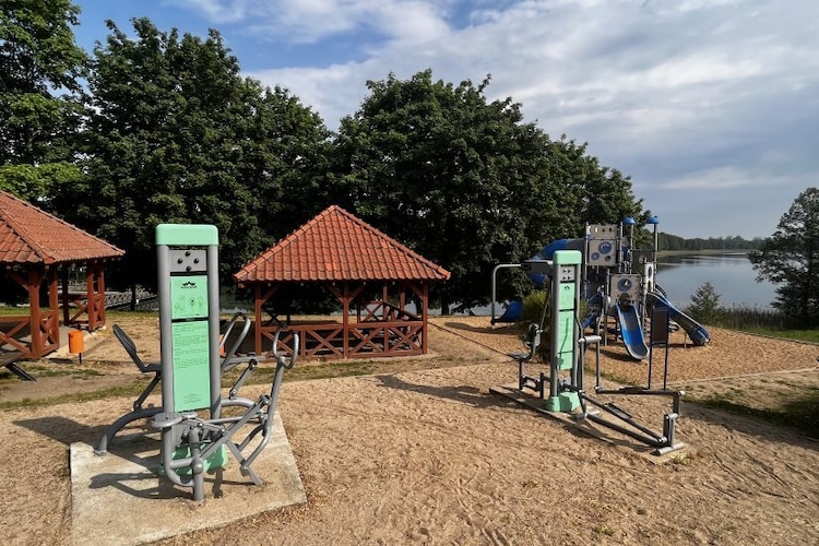 Parterowy domek drewniany w Rynie-Gebieden zomer 1km