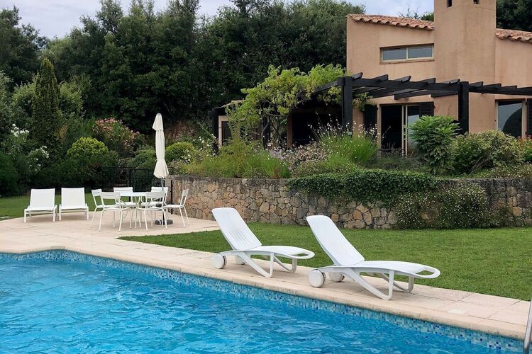 Ruime villa in Valbonne met zwembad
