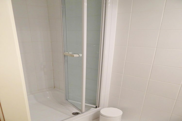 SCORPIO BI 1303GAR-Badkamer