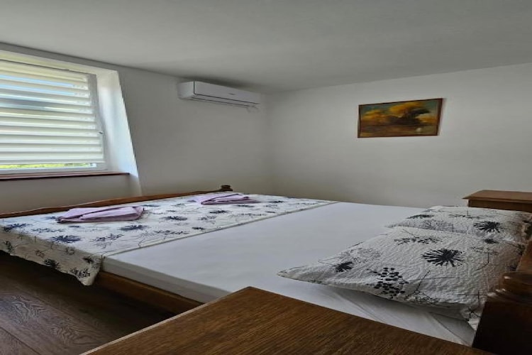 Apartment Gracac - Two Bedroom Apartment with Terrace-Chambre