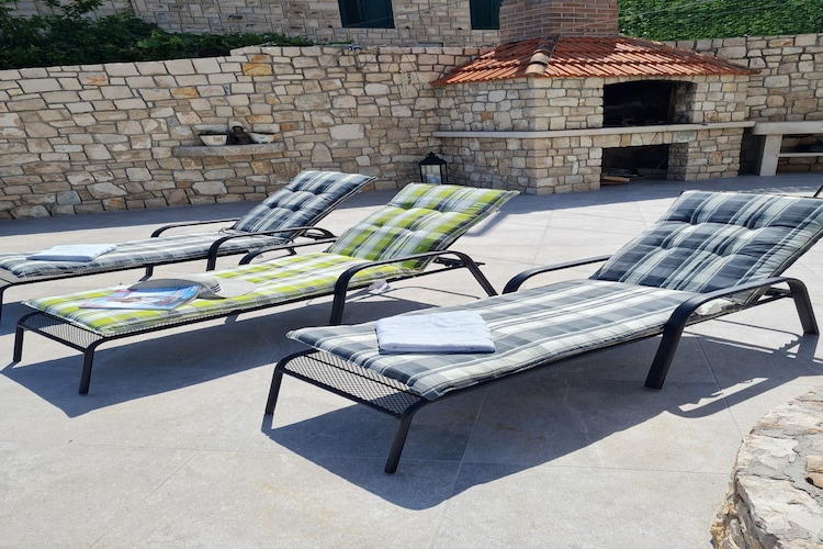 Luxury apartment Ani - Three Bedroom Apartment with terrace and Swimming pool-Faciliteiten