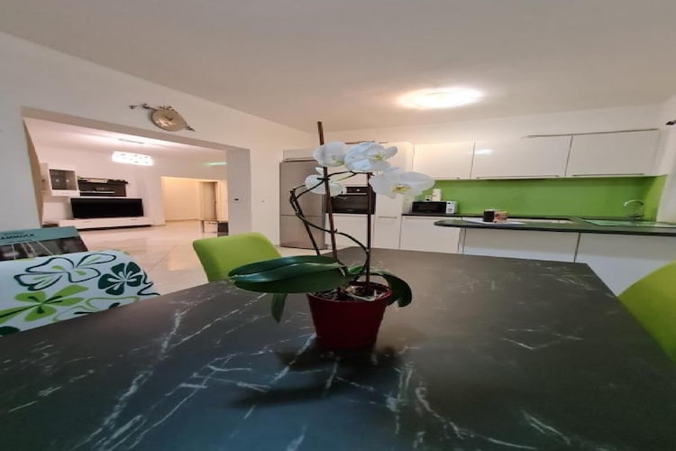Luxury apartment Ani - Three Bedroom Apartment with terrace and Swimming pool-Eetkamer