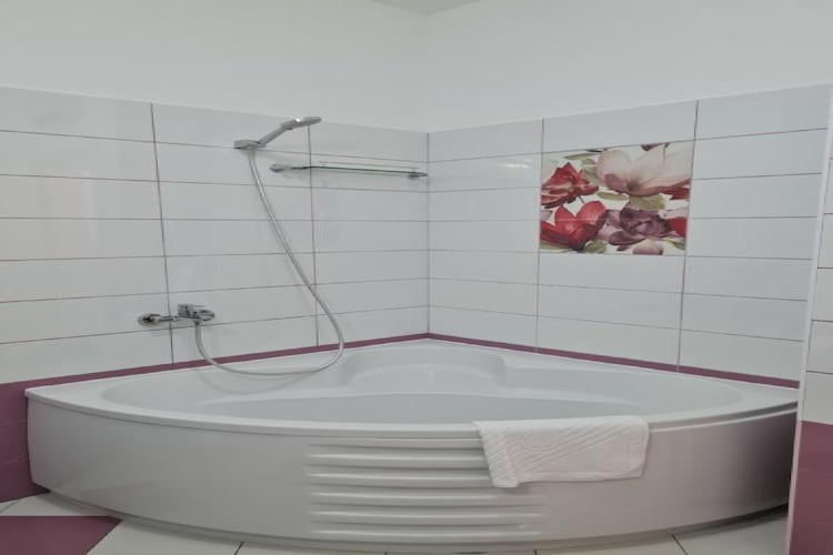 Luxury apartment Ani - Three Bedroom Apartment with terrace and Swimming pool-Badkamer