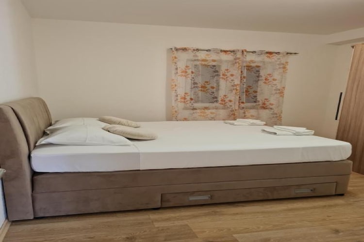 Luxury apartment Ani - Three Bedroom Apartment with terrace and Swimming pool-Slaapkamer