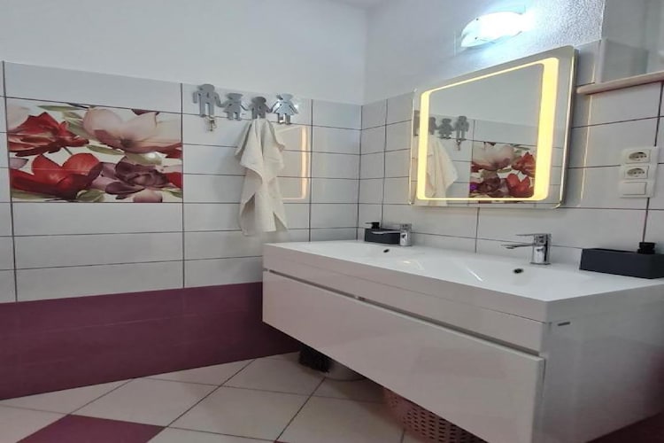 Luxury apartment Ani - Three Bedroom Apartment with terrace and Swimming pool-Badkamer