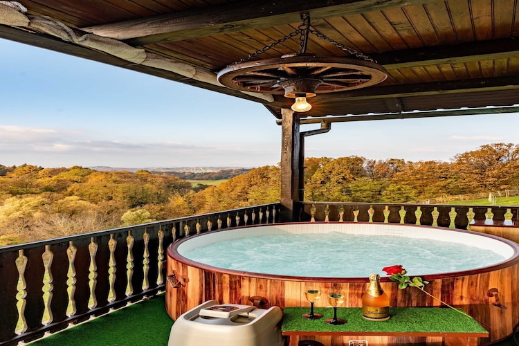 San Vinogradara - One Bedroom Holiday Home with Hot Tube-Spa