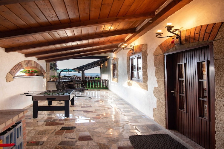 San Vinogradara - One Bedroom Holiday Home with Hot Tube-Eetkamer