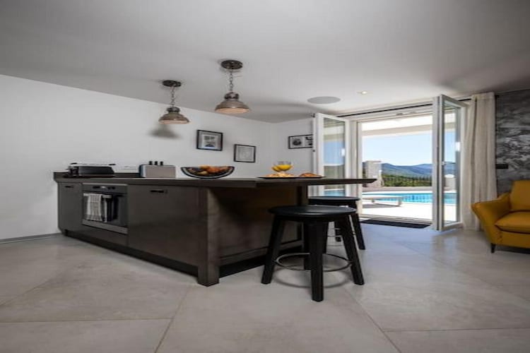 Buena Vista - Two Bedroom Holiday Home with Swimming pool-Dining room