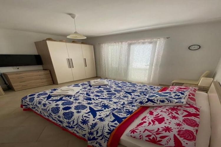 Apartman Daniela - Two Bedroom Apartment with Terrace and Sea View-Chambre