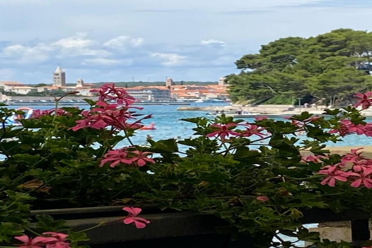 Apartman Daniela - Two Bedroom Apartment with Terrace and Sea View-Ambiance