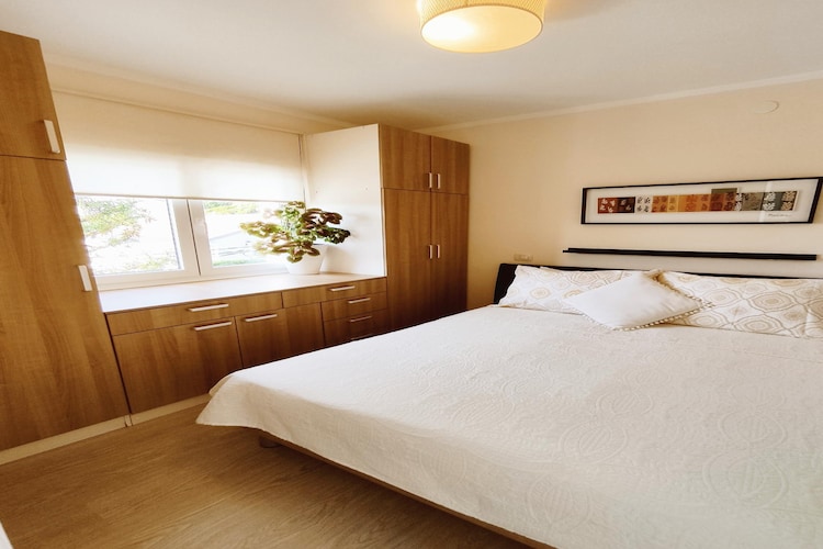 Apartment Ana with a partial sea view - Two Bedroom Apartment with Balcony and a Partial Sea View-Chambre