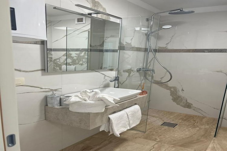 Villa Marija - Two Bedroom Apartment with Sea View(4)-Buitenlucht