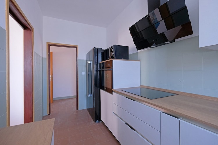 Apartment Stella - Three Bedroom Apartment with Balcony-Binnen