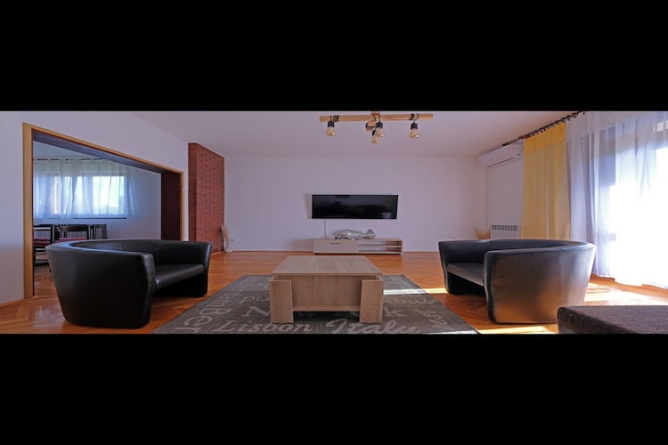 Apartment Stella - Three Bedroom Apartment with Balcony-Binnen