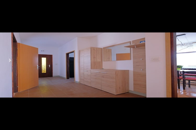 Apartment Stella - Three Bedroom Apartment with Balcony-Binnen
