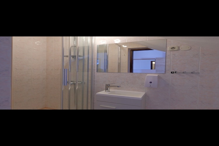 Apartment Stella - Three Bedroom Apartment with Balcony-Badkamer