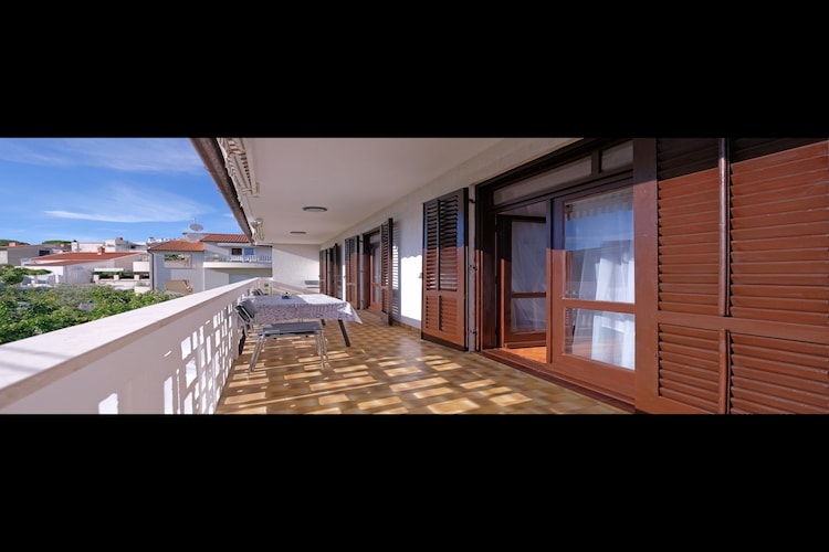 Apartment Stella - Three Bedroom Apartment with Balcony-Spa