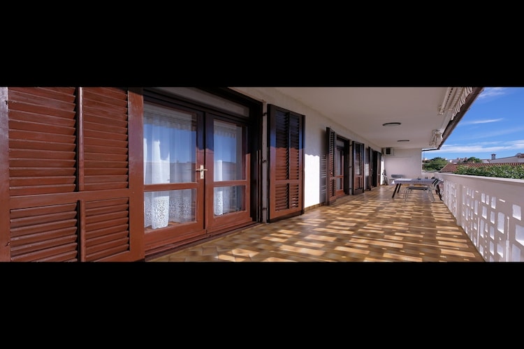 Apartment Stella - Three Bedroom Apartment with Balcony-Spa