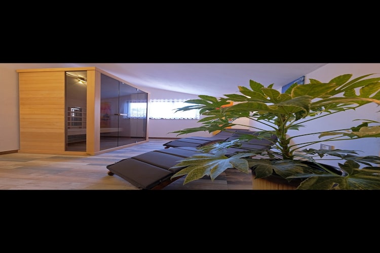Apartment Stella - Three Bedroom Apartment with Balcony-Spa