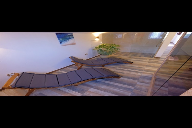 Apartment Stella - Three Bedroom Apartment with Balcony-Spa