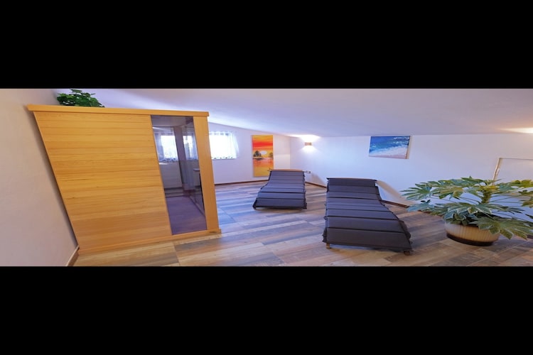 Apartment Stella - Three Bedroom Apartment with Balcony-Spa