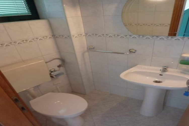 Apartments Mlikota - Two Bedroom Apartment with Terrace - A1 59671 1-Salle de bain