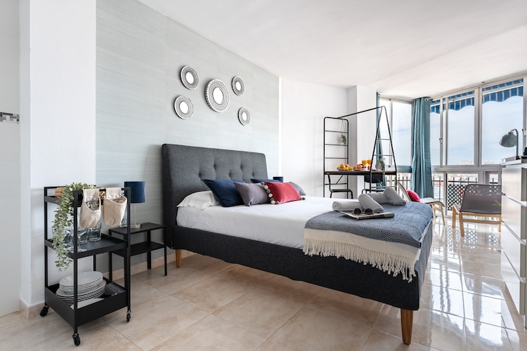 CT 301 - Faro's Fuengirola Centro Studio