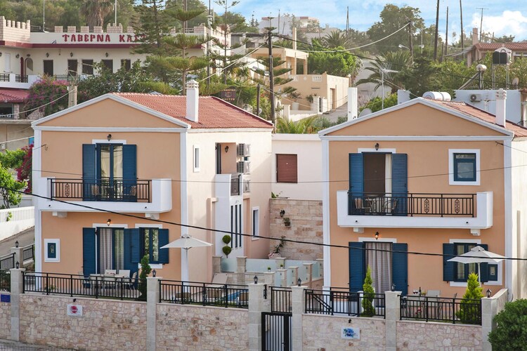 Well-kept holiday homes with private pool and garden on the outskirts of the small fishing village of Panormo and only 200 meters from the sandy beach. The two adjacent houses were built in a traditional style and offer modern comfort. A small garden with pool and furnished terrace as well as two balconies ensure carefree hours outdoors. Here you can relax with a cool drink and enjoy the partial sea view. In the village you will find some quaint taverns, small shops and bakeries. In the port town of Rethymnon, 22 km away, you have numerous leisure and entertainment options. HighLights: Usage-based energy costs, bed linen, towels, final cleaning, WiFi interim cleaning 2 x per week including Mobility: Not suitable for people with restricted mobility