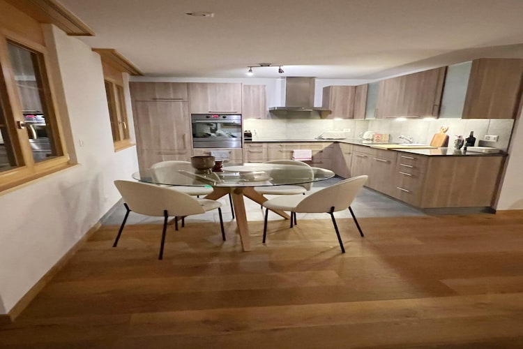 Great apartment close to the romantic Arnen lake-Woonkamer