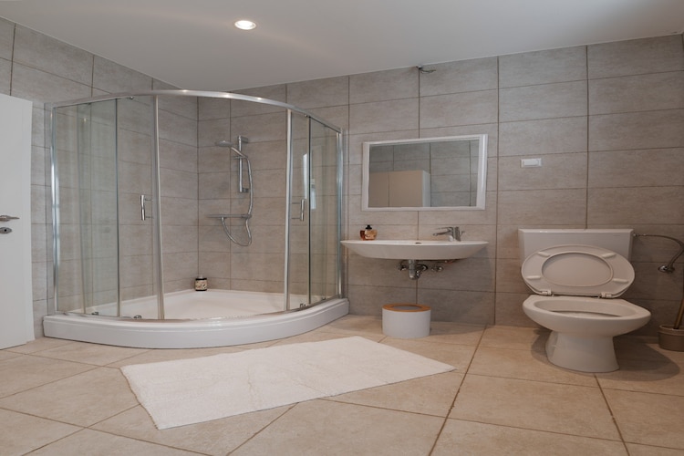Holiday Home Lea - Three Bedroom Holiday Home with Terrace and Sea View-Bathroom